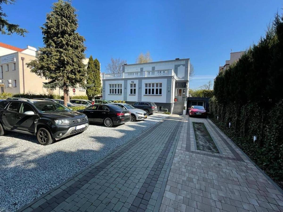 Willa 1936 , Parking Торунь Екстер'єр фото